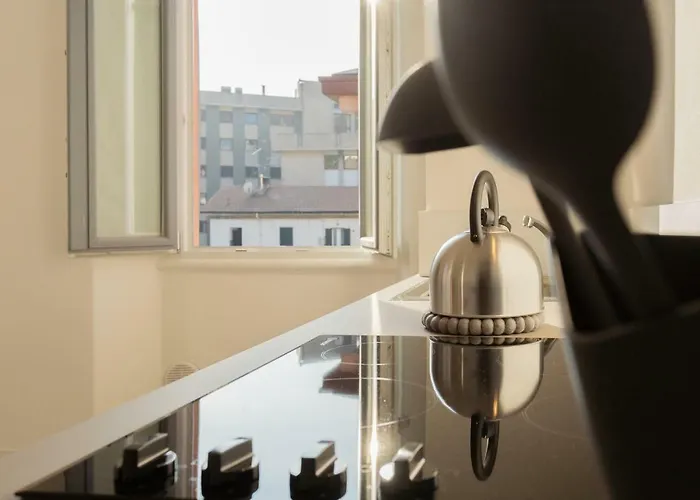 The Little By Rent Como