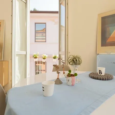 Apartamento The Little By Rent Como